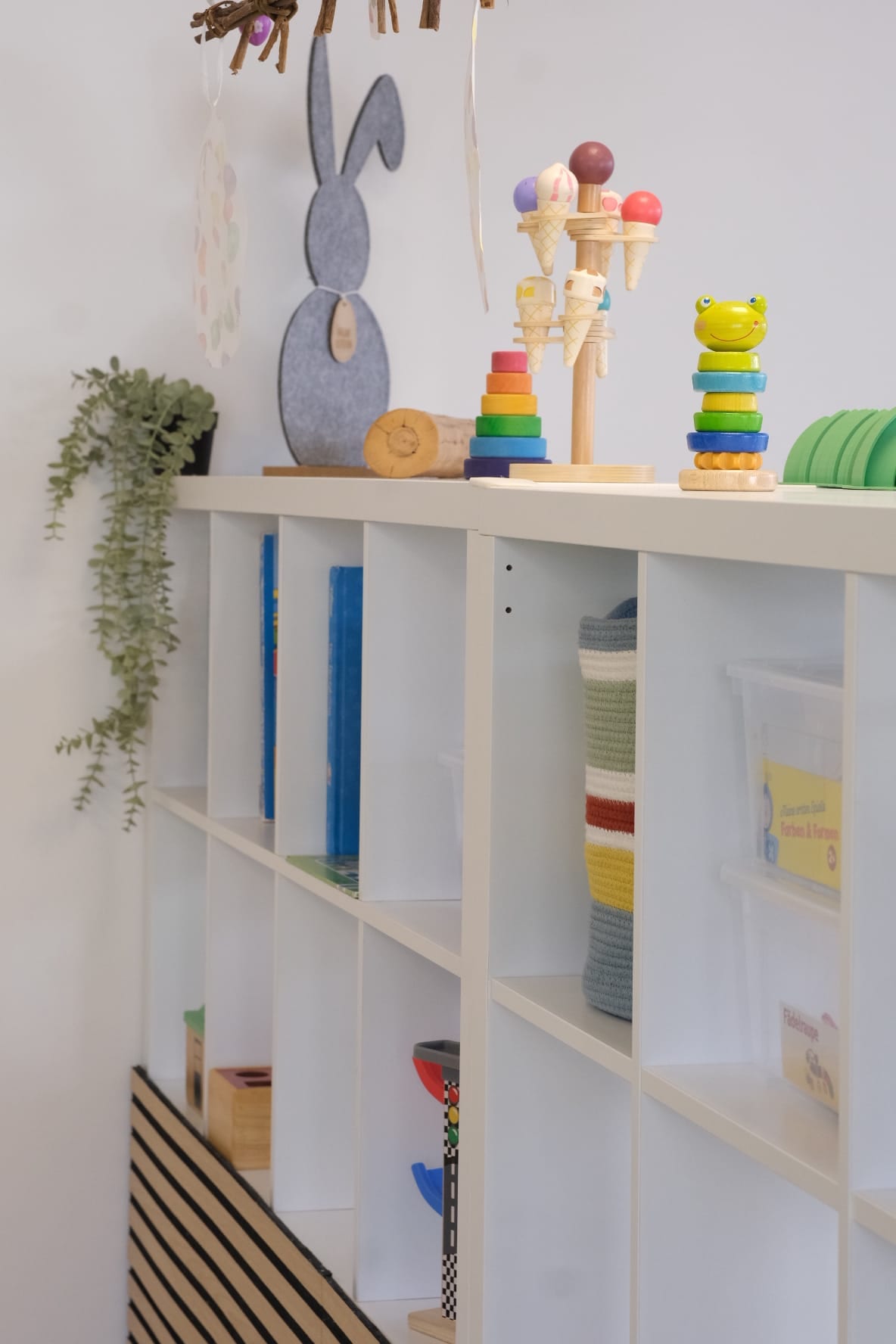 Gruppenraum Bücherregal