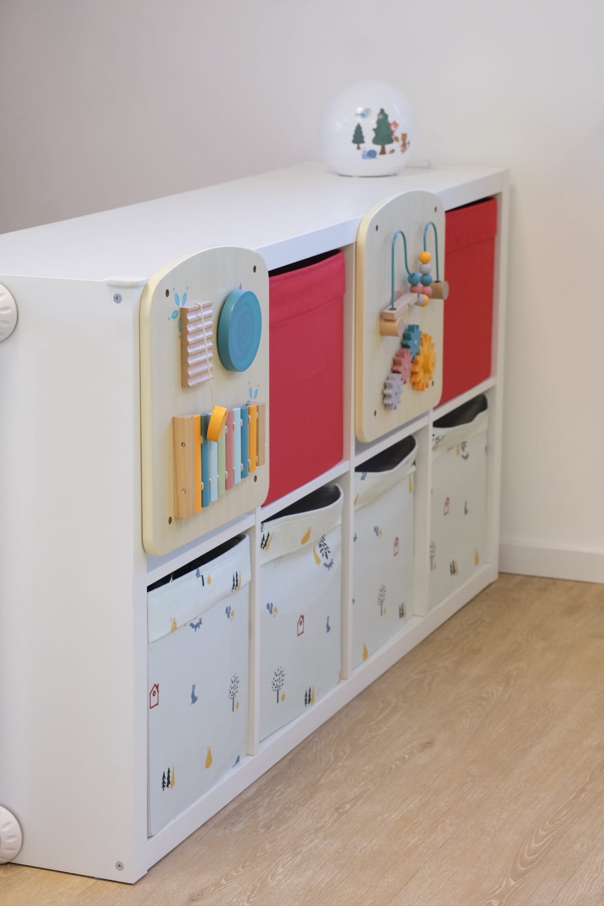 Gruppenraum – Spielregal